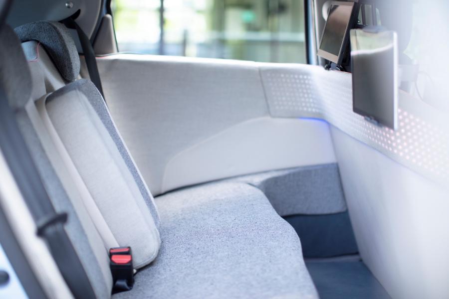 Интерьер Renault Zoe Robot Taxi Experimentation Vehicle 2018 года  (фото 15 из 28)